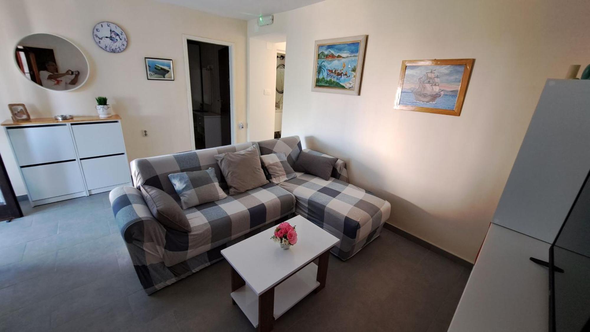 Apartments Damjan Brist Exterior photo