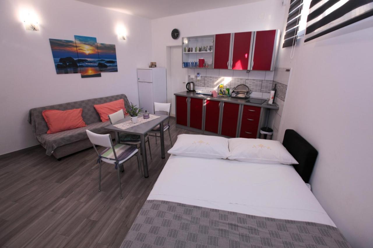 Apartments Damjan Brist Exterior photo