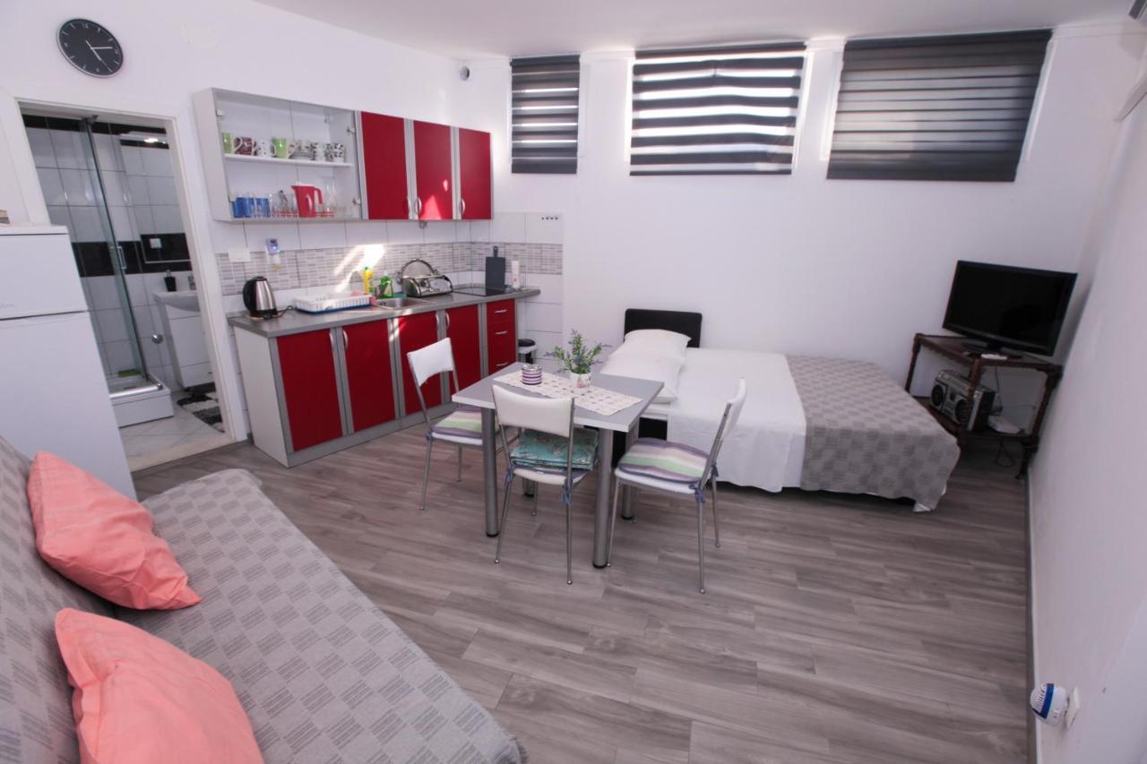 Apartments Damjan Brist Exterior photo